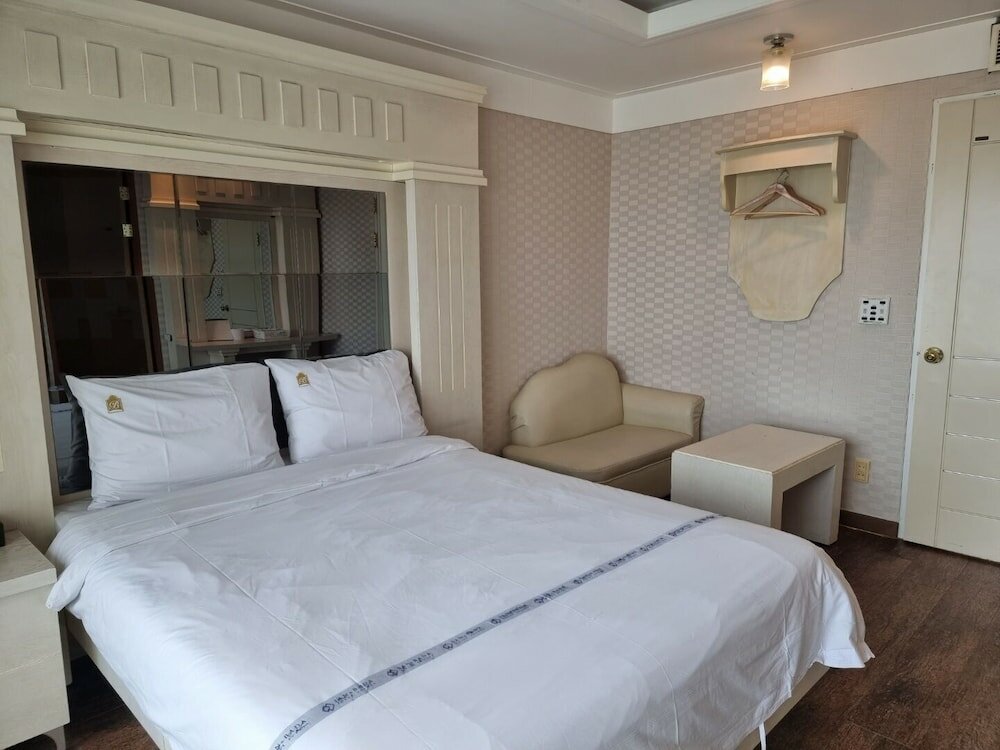 Фото Benikea Mountain and Sea Yangyang