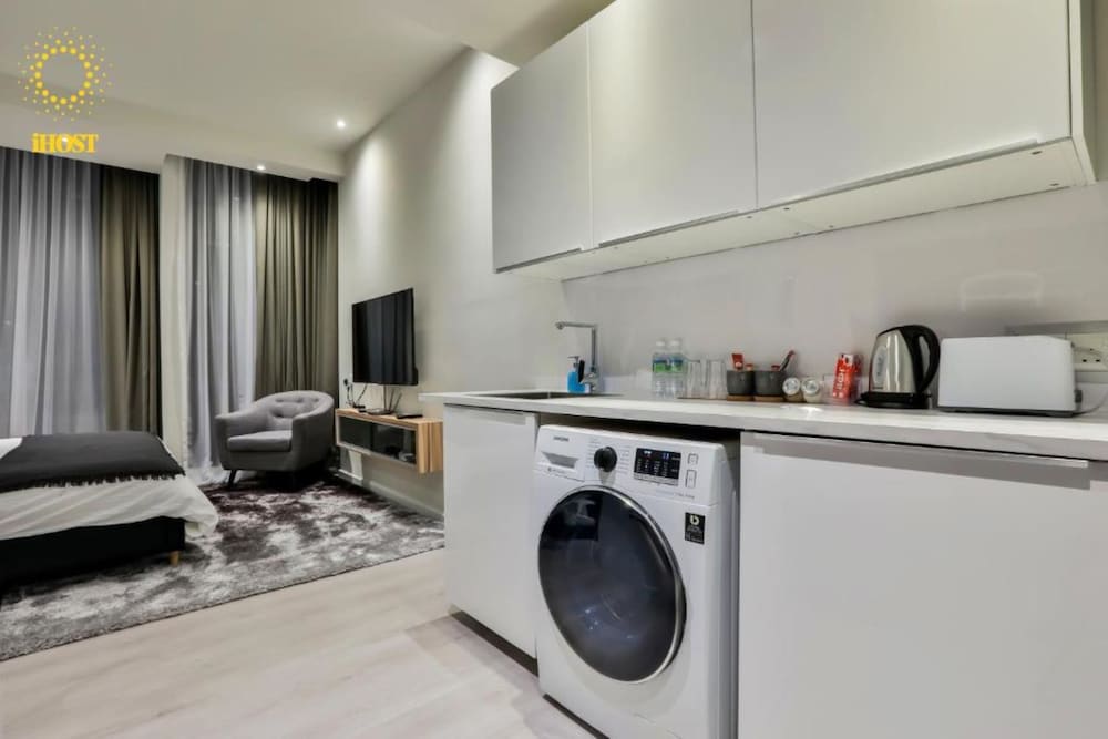 Фото Expressionz Suites by iHost Global