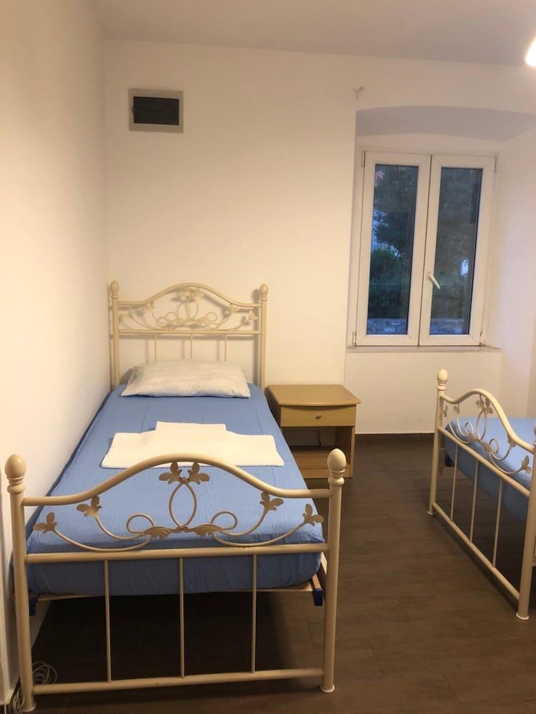 Фото Rooms Garden - Hostel