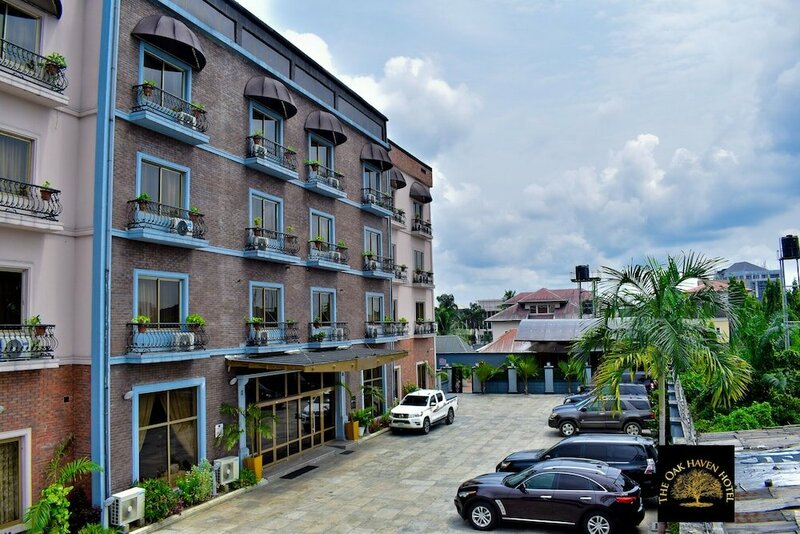 Гостиница Oak Haven Hotel and Suites в Порт-Харкорте