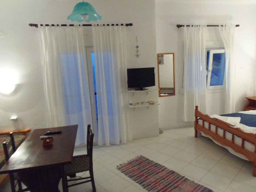 Фото Studios Milos Skopelos