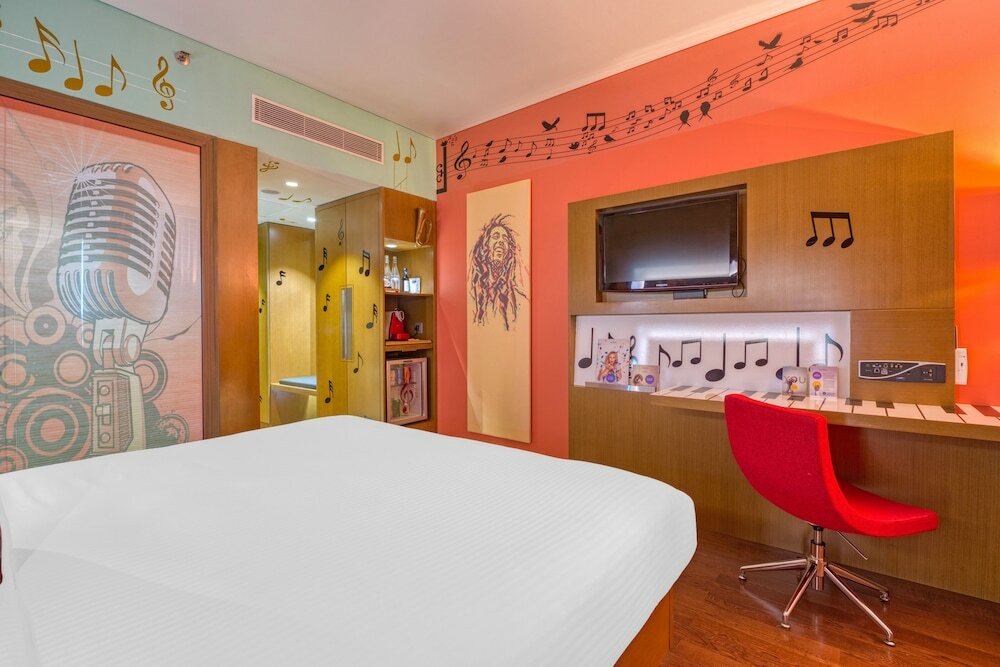 Фото Novotel Bengaluru Outer Ring Road