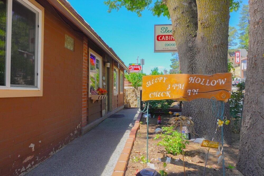 Фото Sleepy Hollow Cabins and Hotel