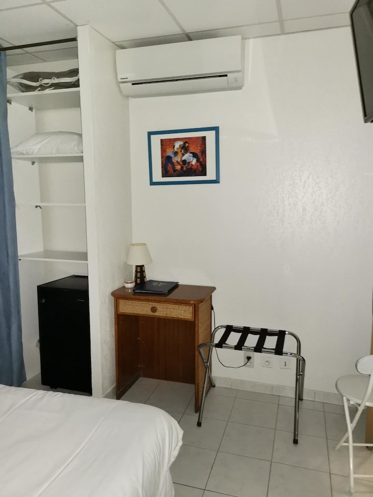 Фото Le Carry Hôtel