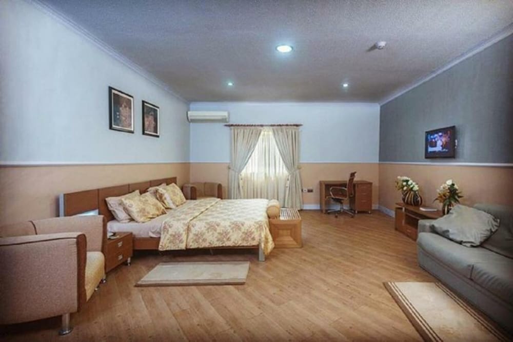 Фото Quiet Pools Inn and Residence