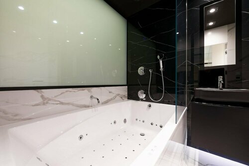 Гостиница Super Apartment with Hot Tub в Познани