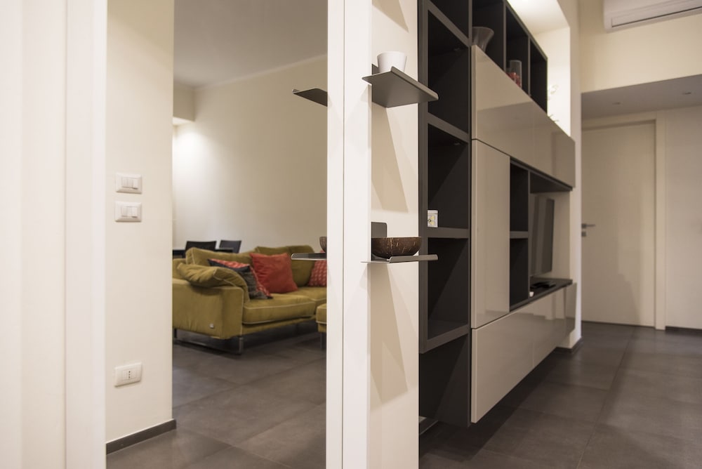 Фото 2 Bedrooms Flat with Parking near Metro Stop