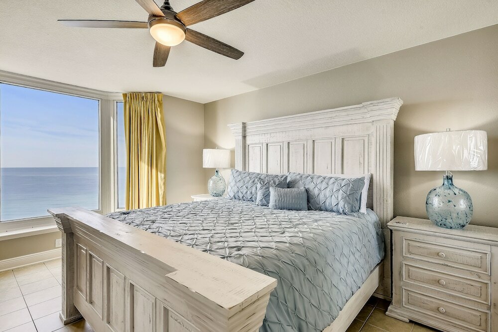 Фото Emerald Beach by Book That Condo