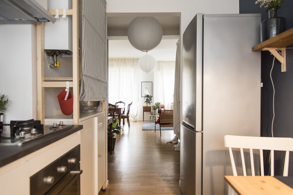 Фото Sweet Flat near Metro Stop