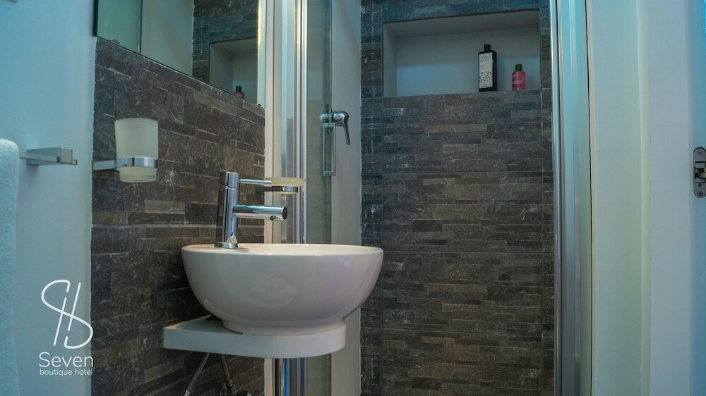Фото Seven Boutique Hotel
