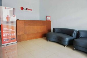 Гостиница RedDoorz near Velodrome Malang 2