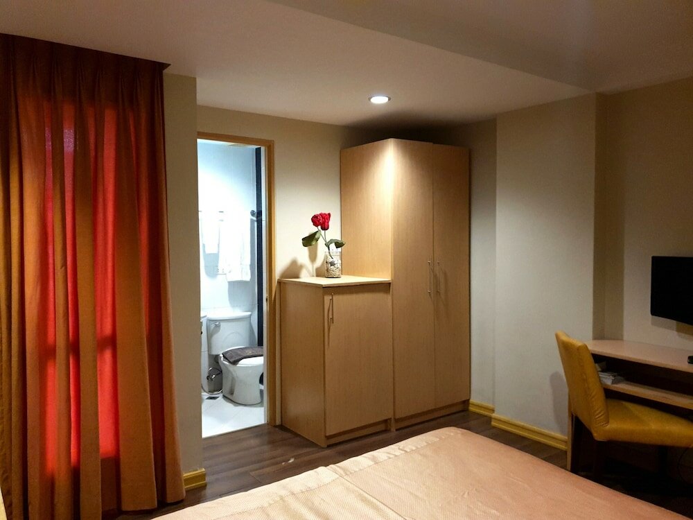 Фото Festive Hotel