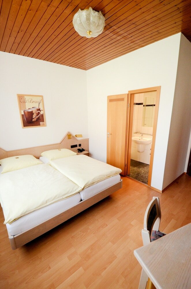 Фото Hotel Altbacher Hof