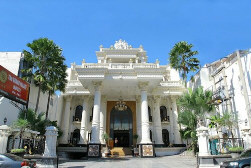 Гостиница The Grand Palace Hotel Malang в Маланге