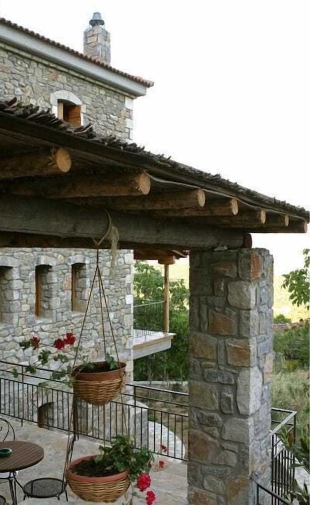 Фото Hotel Papanikola