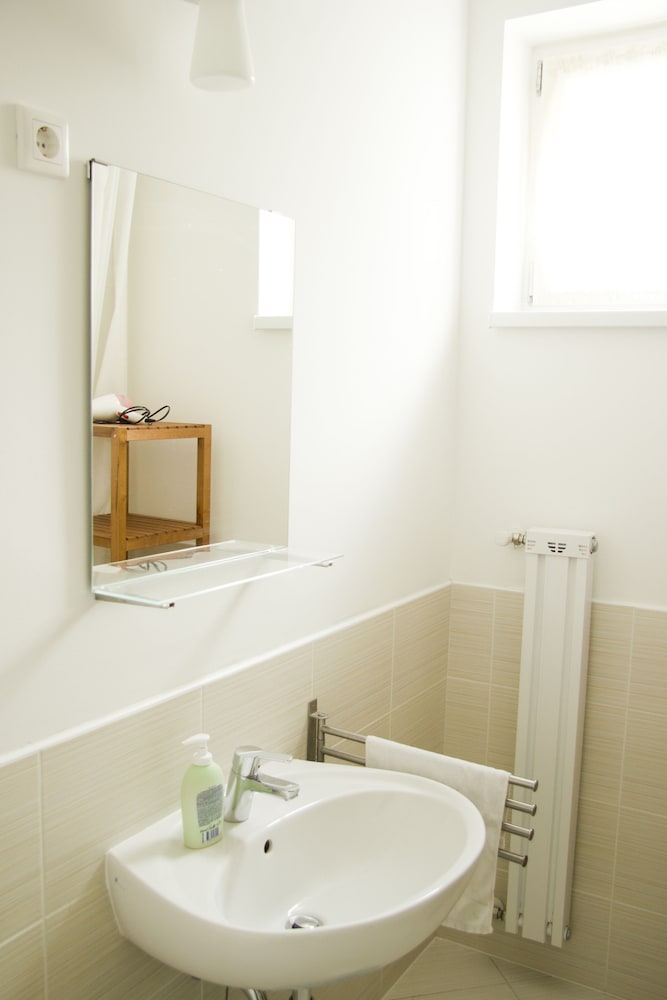 Фото Corvin Plaza Apartments and Suites