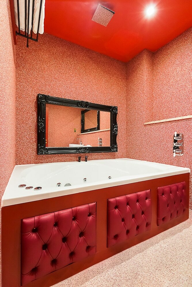 Фото The Dixie Dean Hotel