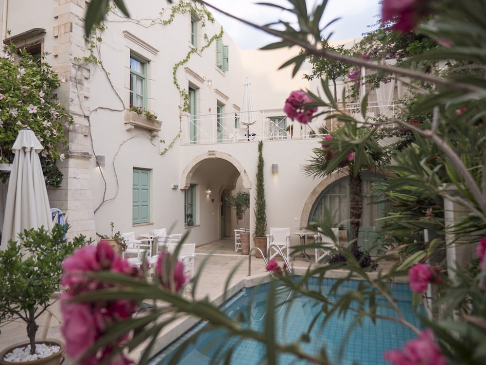 Фото Mythos Residence