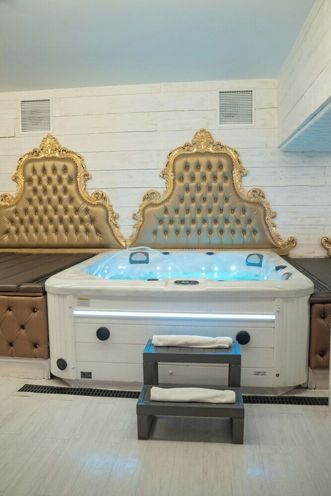 Фото The Dixie Dean Hotel