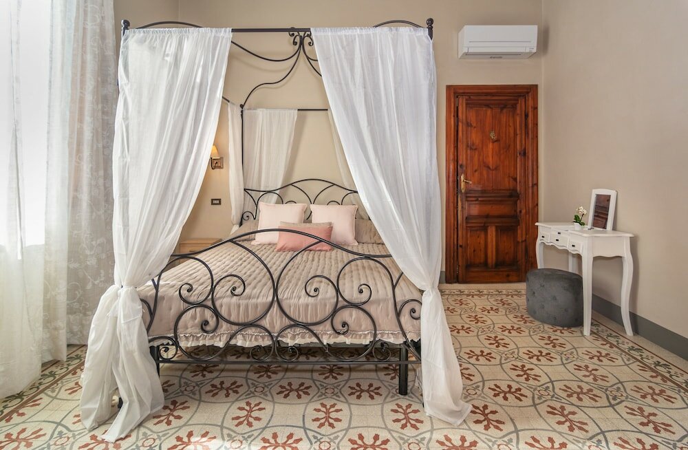 Фото Villa Ricci Suites