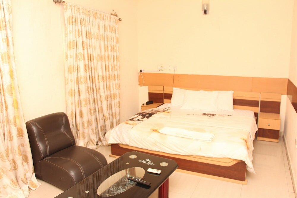 Фото Hilltop Paradise Hotel