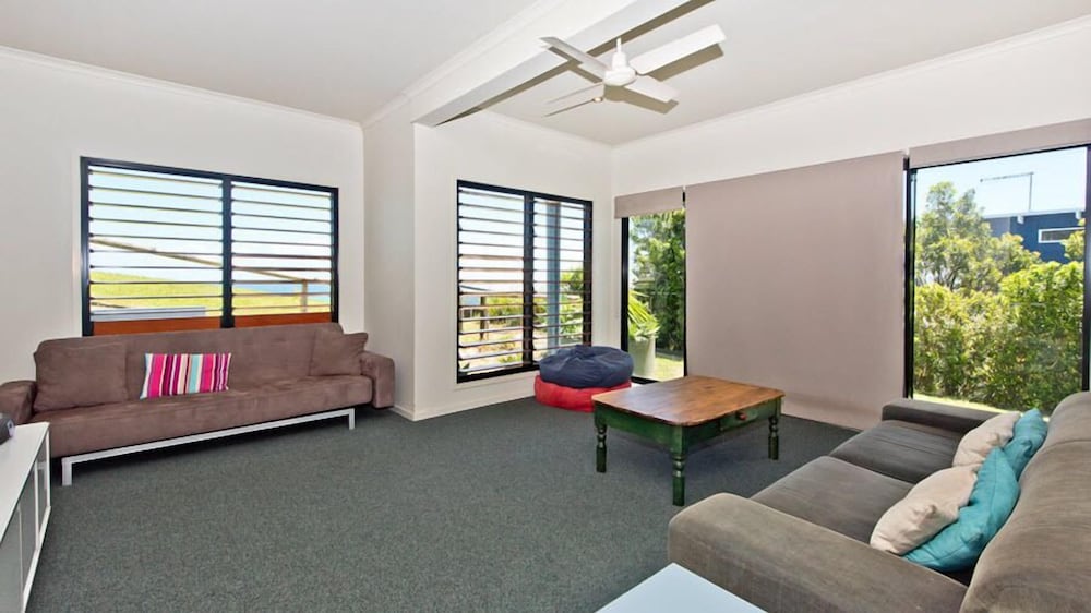 Фото Blue Crab Beach House