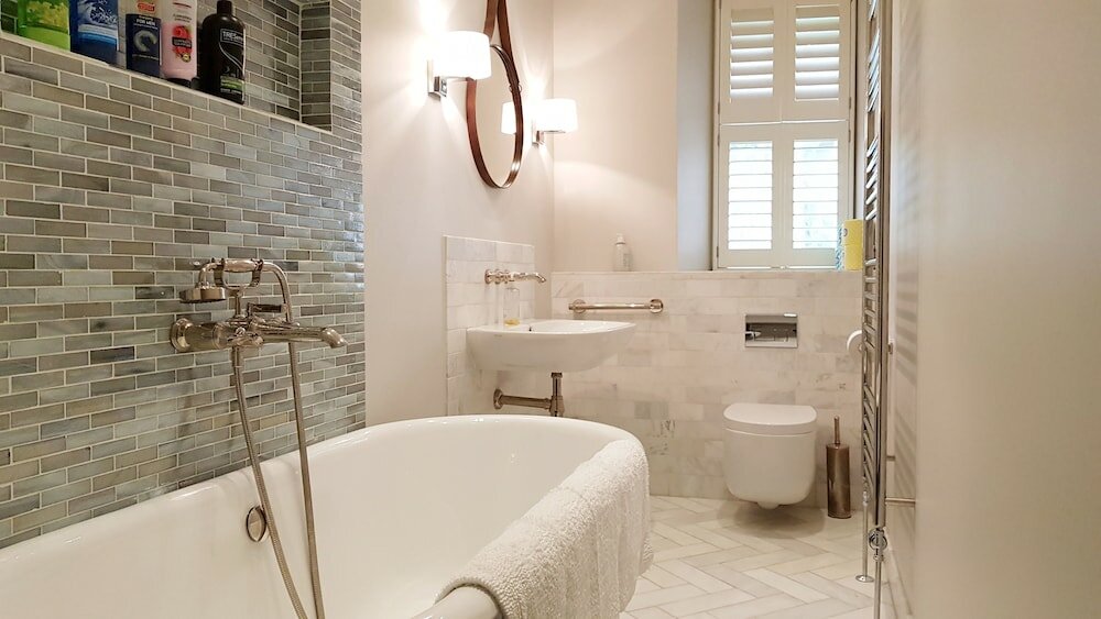 Фото Grand Edinburgh Castlehill Apartment