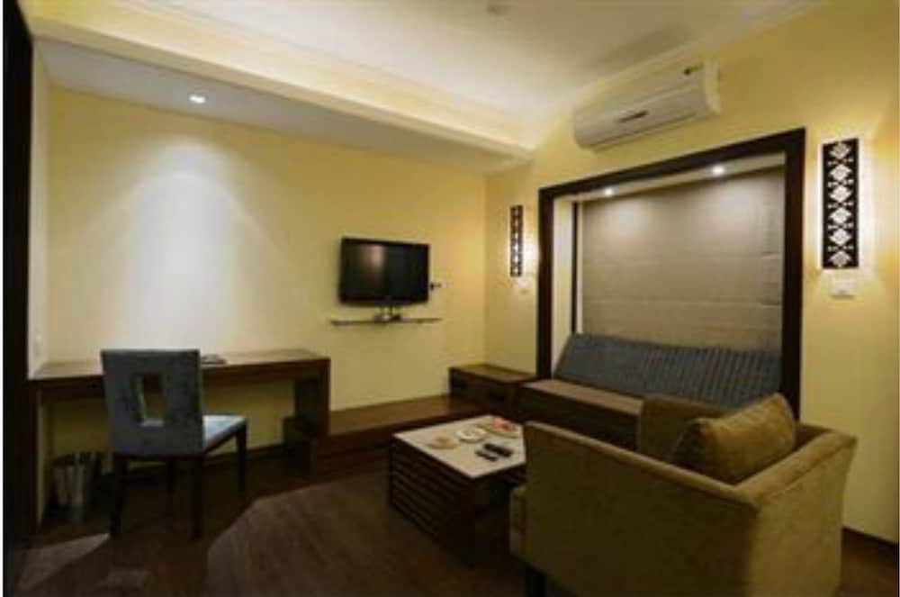 Фото Deltin Suites