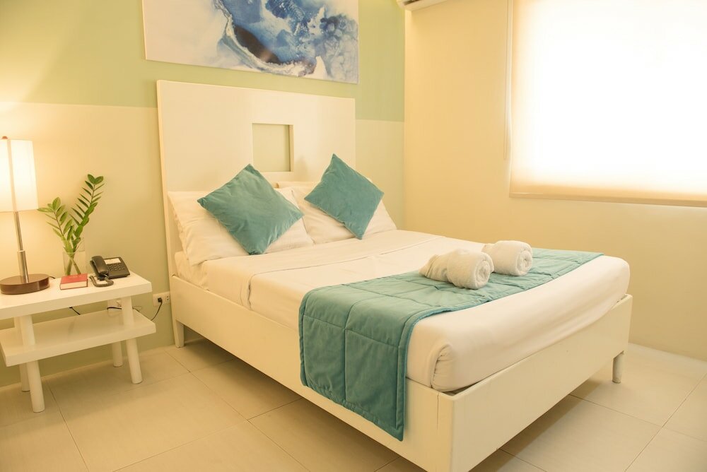 Фото Empire Suites Hotel