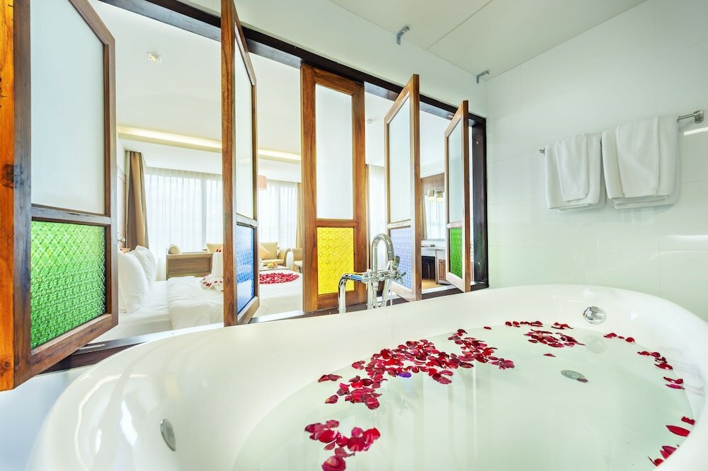 Фото Buri Sriphu Hotel & Convention Centre