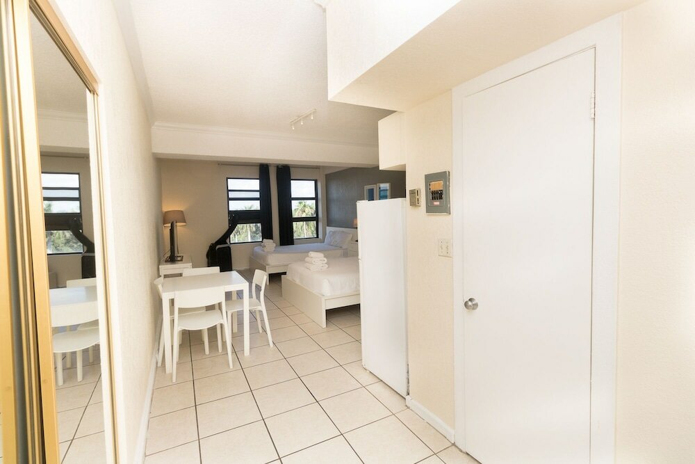 Фото 549 City View Hollywood Beach