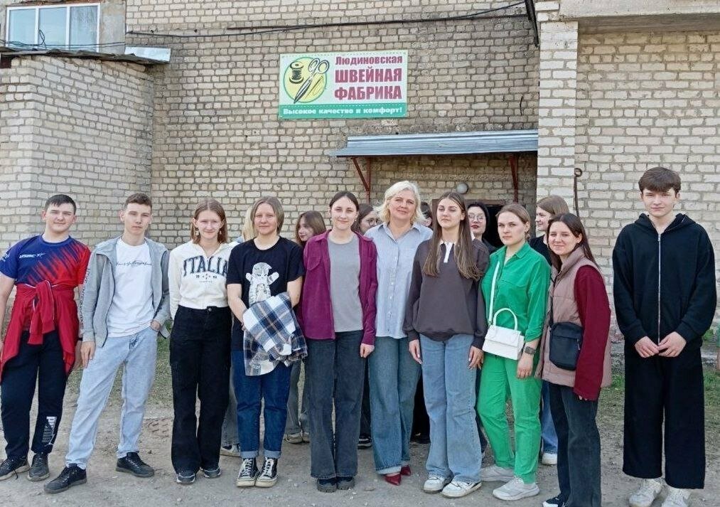 Garment factory Pervichnaya Profsoyuznaya Organizatsiya Lyudinovskaya shveynaya fabrika, Ljudinovo, photo