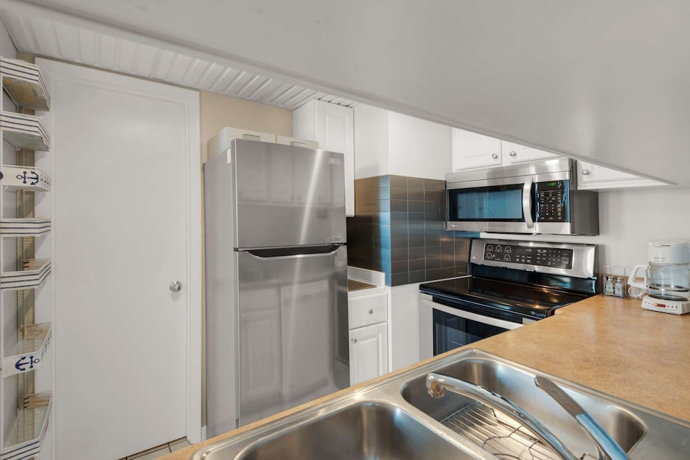 Фото Sunbird Beach Resort 1211 E