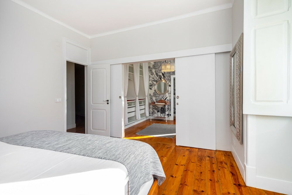 Фото Luxurious Art Deco 3 Br