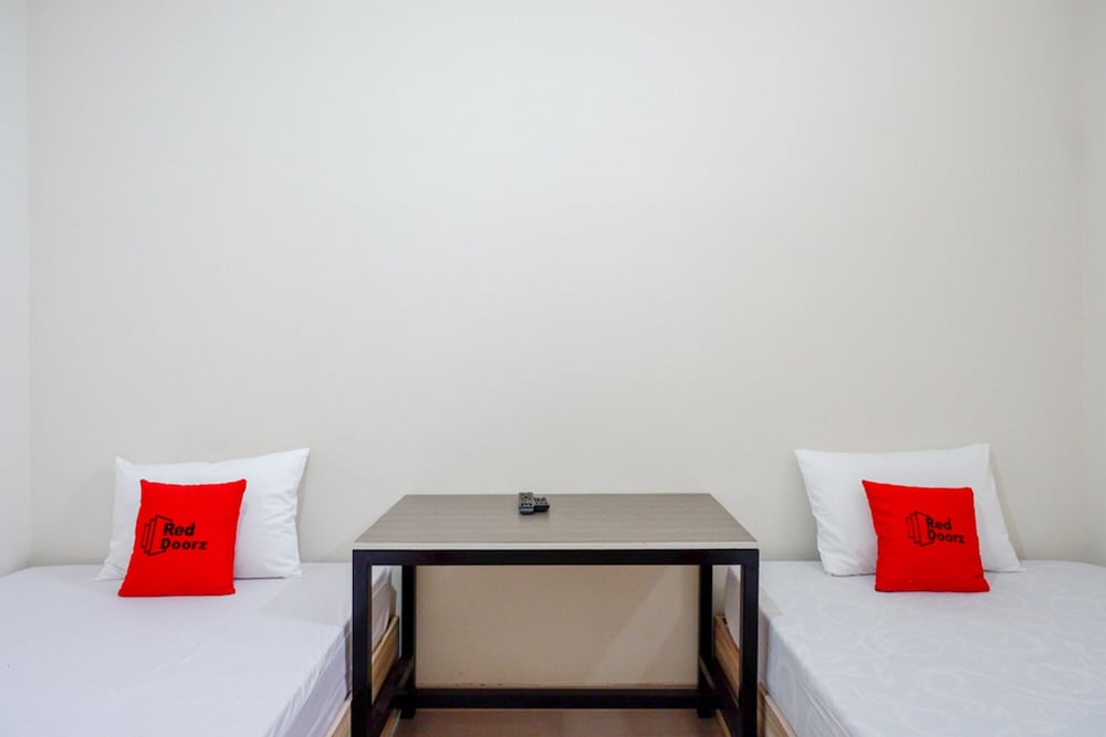 Фото RedDoorz near Pacific Mall Tegal 2