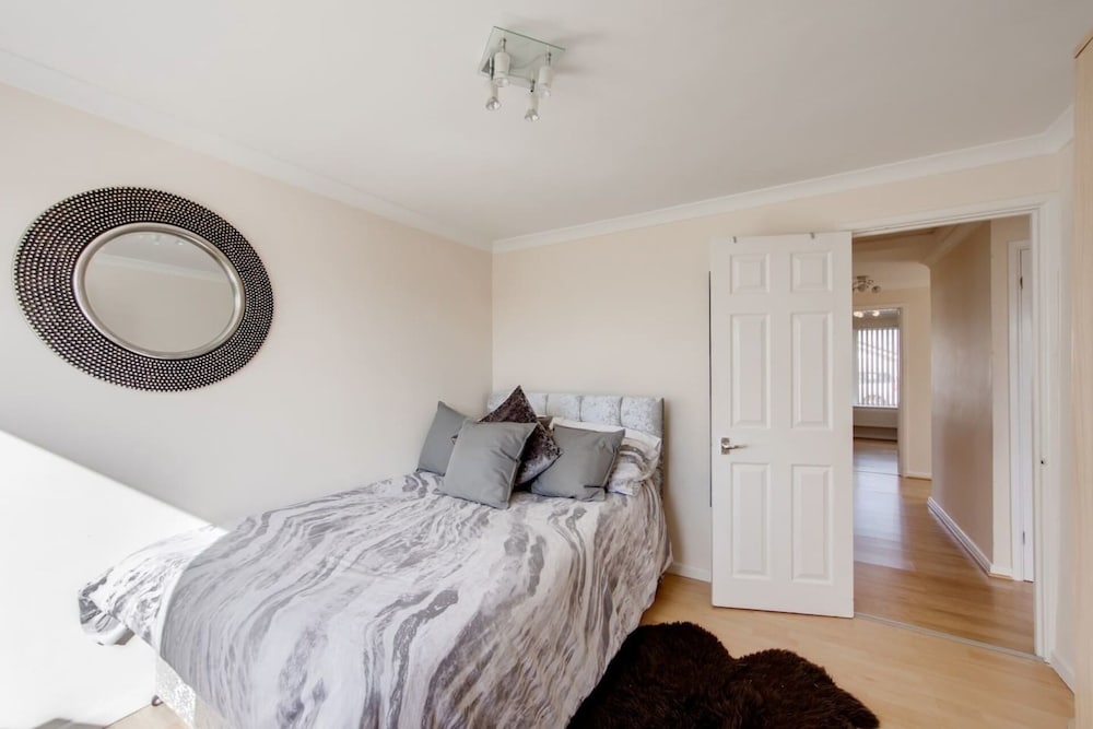 Фото Bungalow 2 min Walk to Beach and sea Sleeps 6