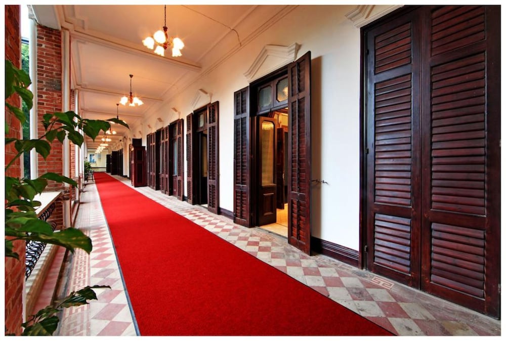 Фото Guangzhou Yuehai Hotel