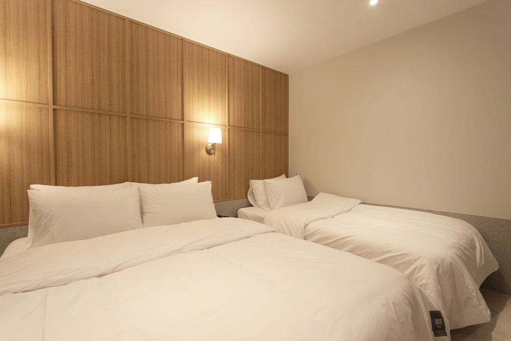 Фото Seven Bricks Hotel