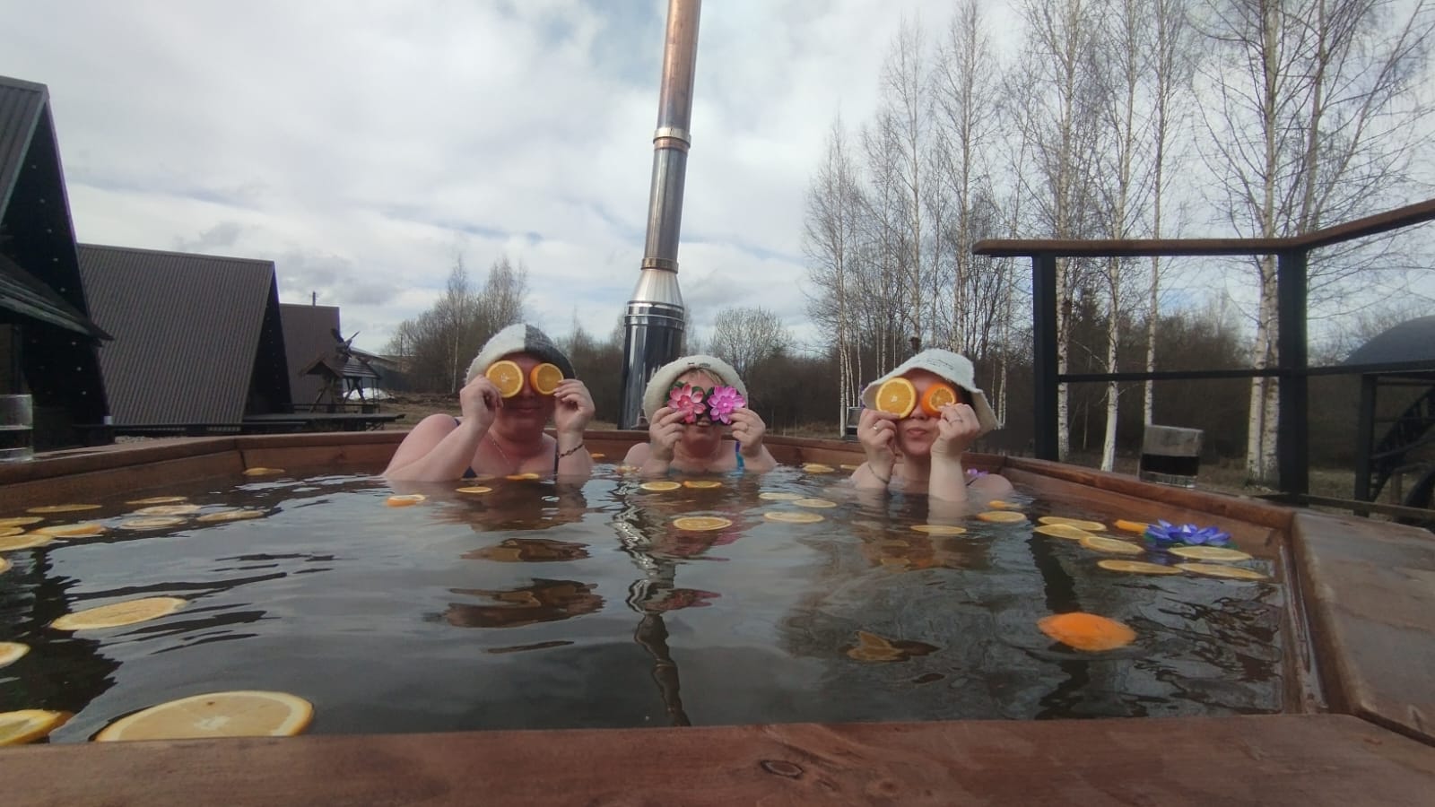 Фото Дом у пруда