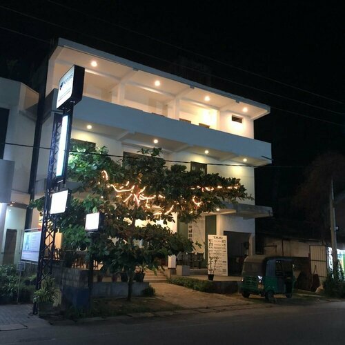 Гостиница Dasu's Restaurant & Villa в Хиккадуве