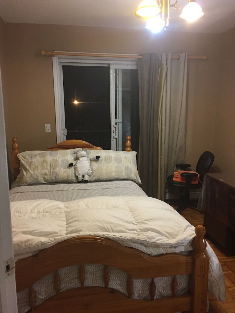 Фото Cozy water front Montreal