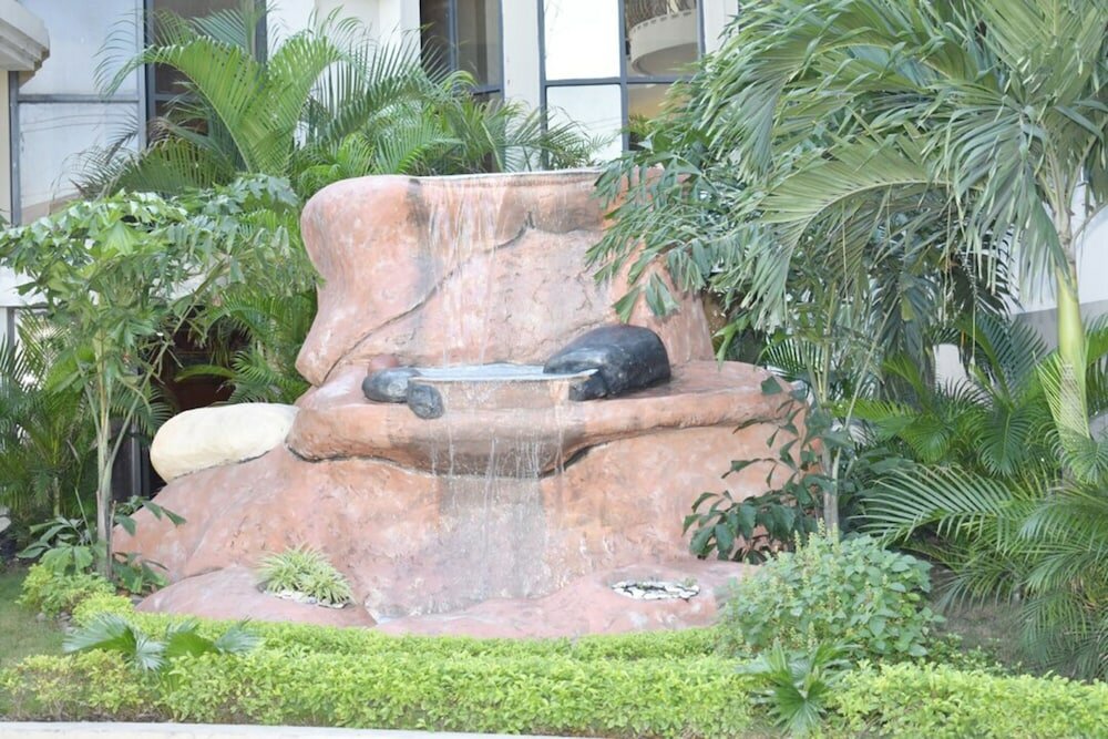 Фото Constellation Hotel