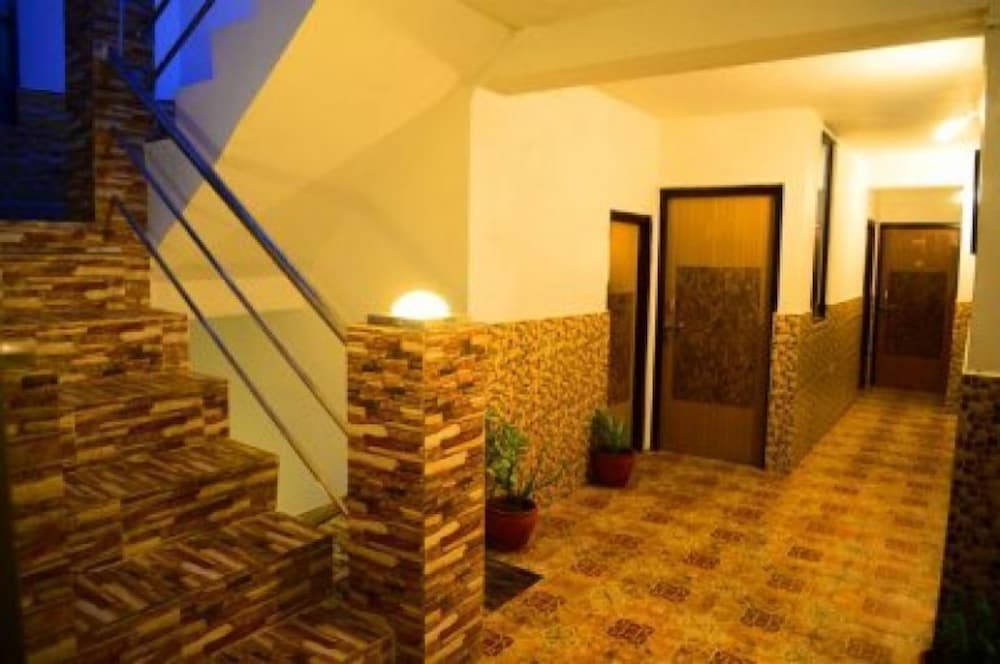 Фото Hotel sai taj Deluxe