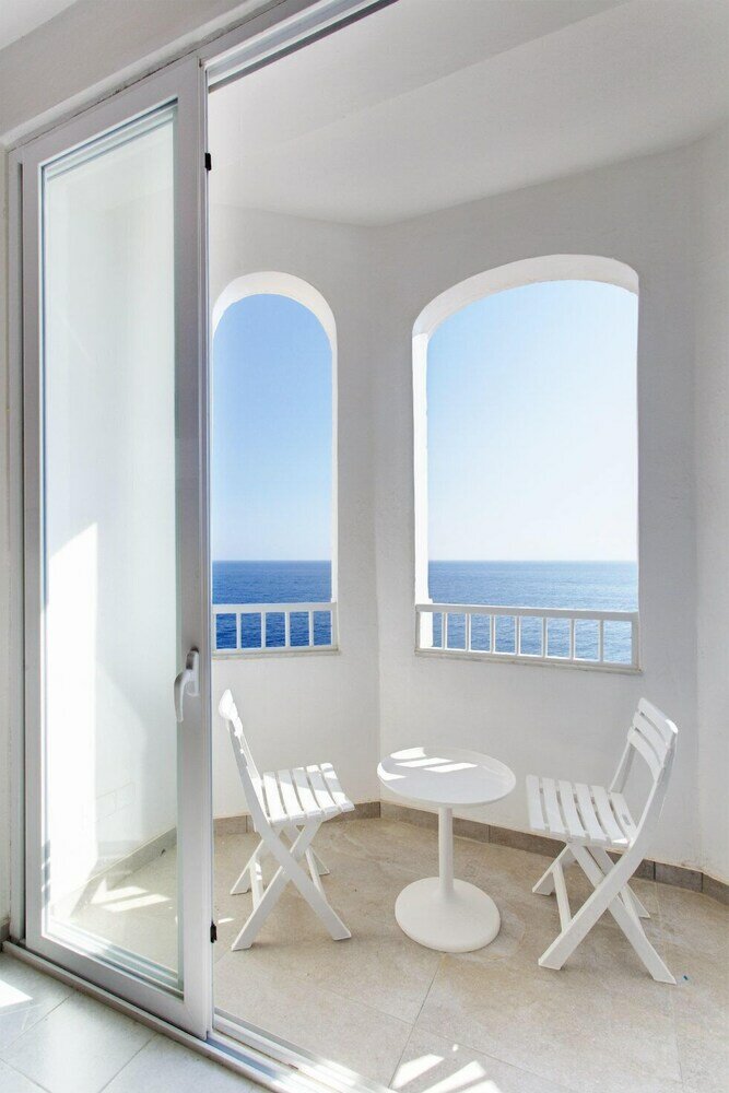 Фото Seafront Apartment, Marvelous Views Gr8 Location