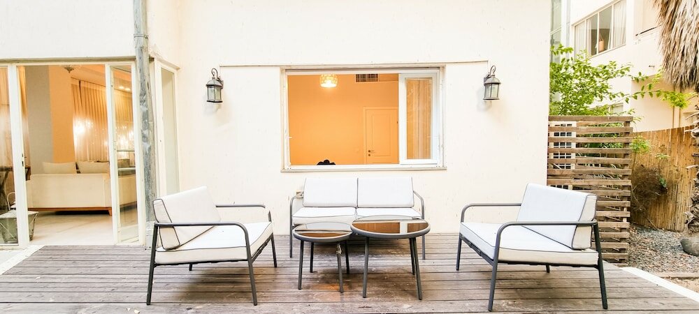 Фото Charming 2bdr apt W Private Garden Tl41