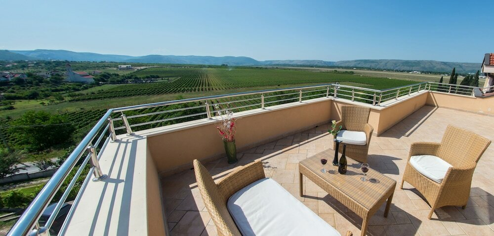 Фото Luxury villa Imperial - with the vineyard views