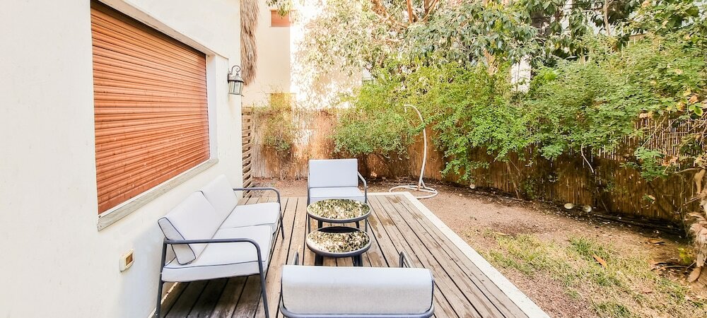 Фото Charming 2bdr apt W Private Garden Tl41
