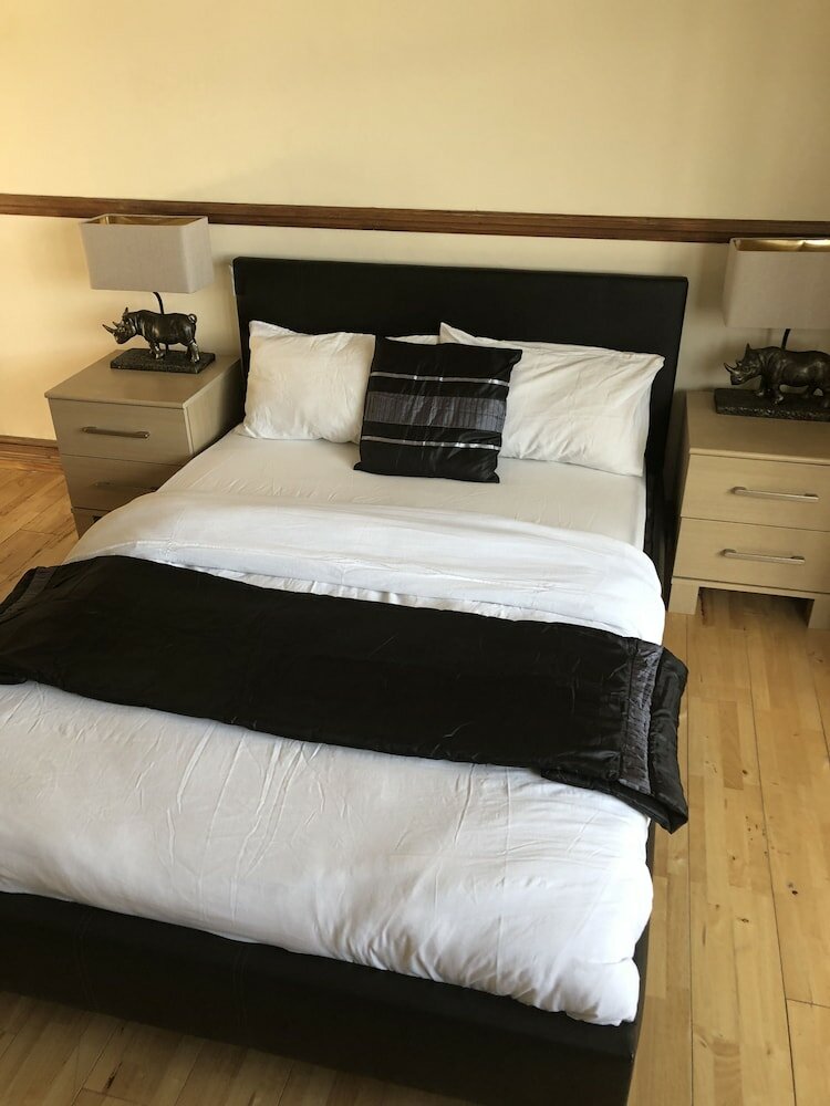 Фото The Rhinos 2