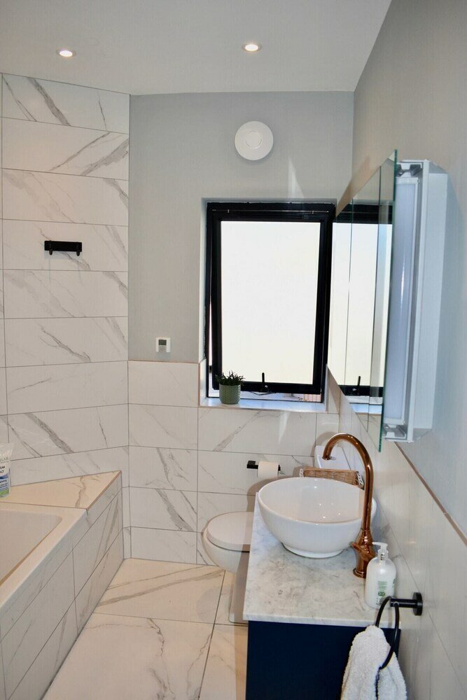 Фото Modern 3 Bedroom House With Stunning Views