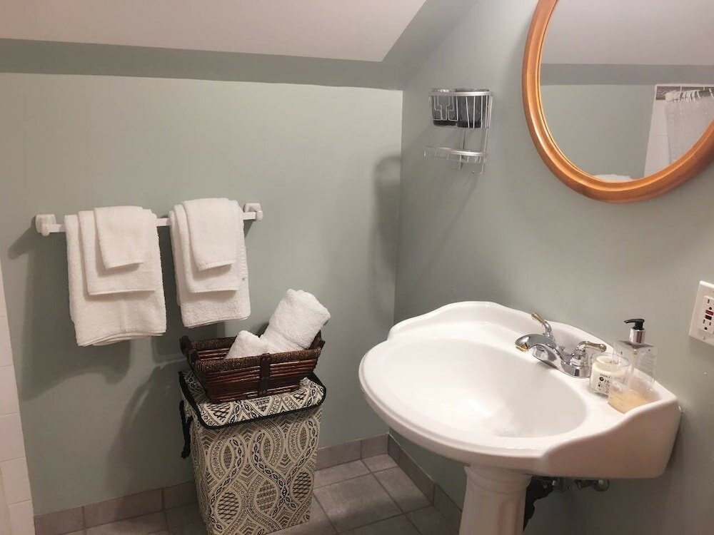 Фото A - Large Coastal Retreat